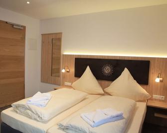 Hotel Gasthaus Sonne - Peißenberg - Bedroom