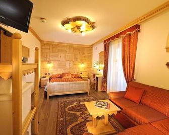 Hotel Panorama Wellness & Resort - Malosco - Schlafzimmer