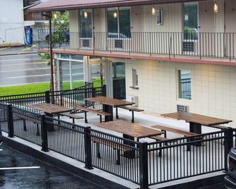 Sleepy Bear Motel - גאטלינברג - מרפסת