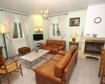 Sea View Family Escape - Denneville - Living room