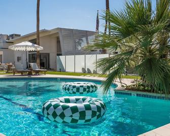 Monkey Tree Hotel 11 by AvantStay | Stylish Hotel in Palm Springs w/ Pool! - Palm Springs - Piscina