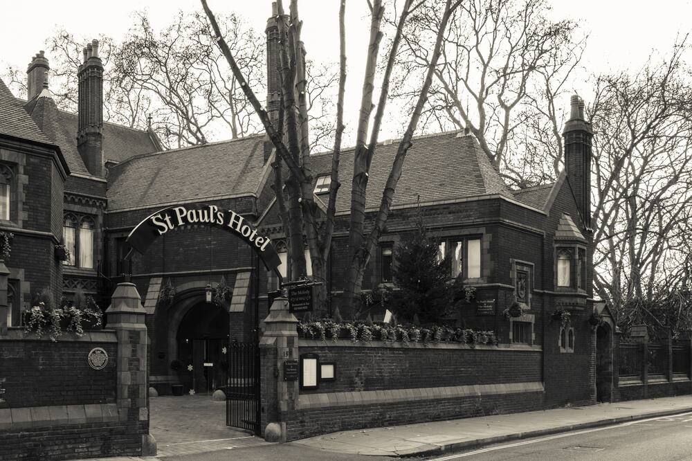 فندق سانت بول - لندن - مبنى