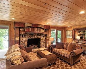 Promo 5% Weekly And 10% Montly Discount\nlake House - Fort Ann - Living room