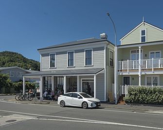 Trendy Townhouse - Nelson - Building