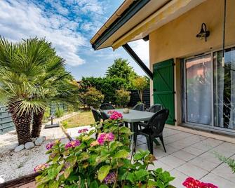 A 2 Minutes à Pied du Port - Maison de Vacances Idéale Pour les Famille - Hourtin - Patio