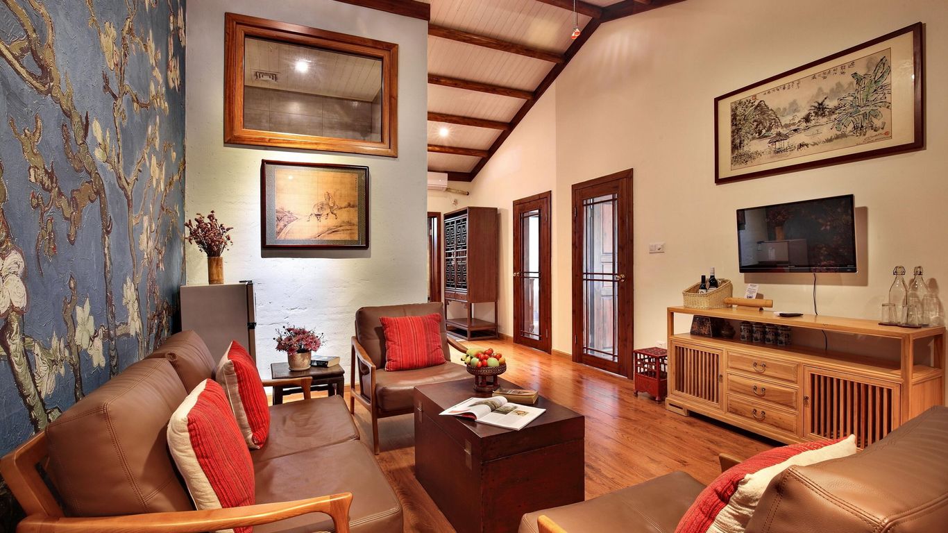 Yangshuo Mountain Retreat