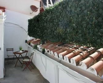 Malagueña Salerosa 'Apartamento - estudio con terraza' En casa típica de 1 a 4 dormitorios - Málaga - Balkón