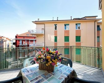 Trilocale Mazzini con 2 balconi - Varazze - Балкон