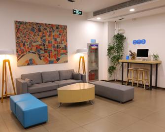 Hanting Hotel Haicheng Xinghai Street Wanda - Аньшань - Вітальня