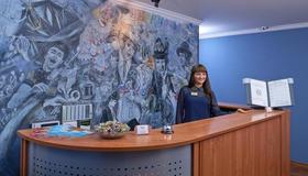 Hotel Circus - Moscow - Front desk