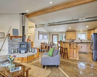 Coastal Soul Arcata Area California Home - Blue Lake - Sala de estar