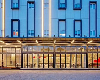 Amaris Hotel Tasikmalaya - Tasikmalaya - Building