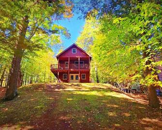 Loon Dream - Waterfront Cabin - Greenville - Building
