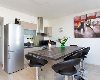 Cote Port - Cannes - Kitchen