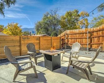 Kiowa Studio! Pet-Friendly Studio W Bbq & Fire Pit - Colorado Springs - Patio