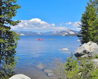 Crystal Creek Lodge - Shaver Lake - Strand