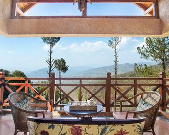 One Partridge Hill - Pura Stays - Ramgarh - Balcón