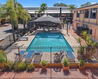 Diplomat Hotel Alice Springs - Alice Springs - Zwembad