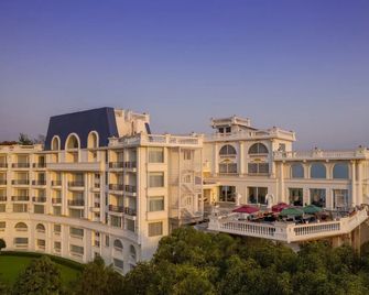 Pokhara Panorama Resort and Spa - Pokhara - Building