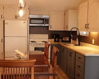 Hôtel à la maison - La Dorée avec plage privée - Saint-Félicien - Cocina