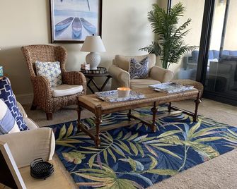 Southern Living's Best Condo: Holiday Isle - Plan Your Next Getaway Now! - Dauphin Island - Living room