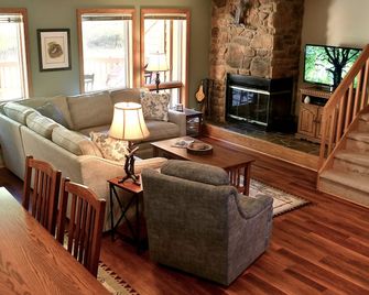 3 Bedroom Condo Minutes From Timberline and Canaan Valley Resort - Davis - Huiskamer