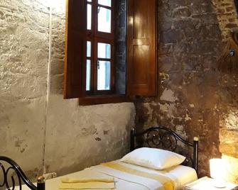 Ayfada Cafe&Pansiyon - אייבאליק - חדר שינה