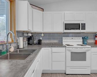 Tucked Away Walk to Beach Pet Friendly Relax - Rothesay - Kuchnia