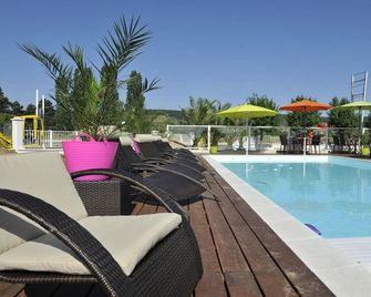 Brit Hotel Hermes - דיז'ון - בריכה