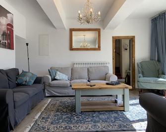 22 - The Old Workshop with fired wood hot tub - Tolmin - Living room