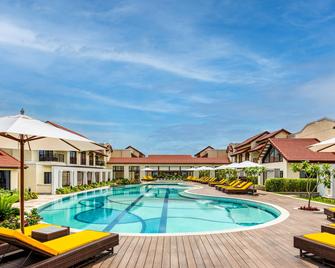 Fairfield by Marriott Goa Benaulim - 奔鬧林 - 游泳池