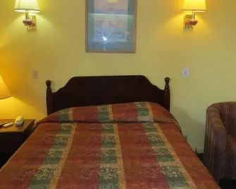 Cottonwood Inn - La Grange - Bedroom