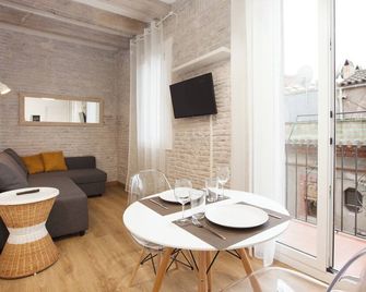 Flat with balcony next to the beach, SV - Barcelona - Comedor