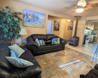 #1-Newprivate Hottub-My Spare Cottages-Near Tahoe! - Carson City - Living room