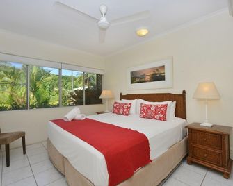 Latitude 16 Driftwood Mantaray on Macrossan - Port Douglas - Makuuhuone
