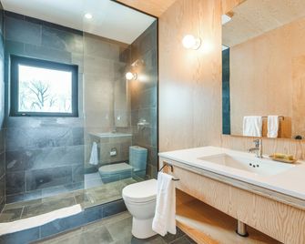 Riverfront Montana Retreat - Deck, Fire Pit & Pond - Whitehall