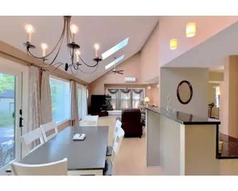 Cozy Lakefront Home in Athens - Athens - Dining room
