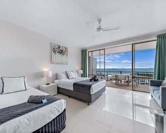 Ocean views 27A - איירליי ביץ' - חדר שינה