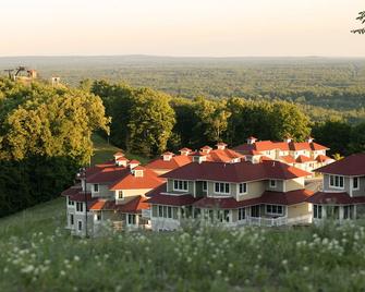 Crystal Mountain Resort - Beautiful Mountain Top Condo in Thompsonville, MI - Thompsonville - Building