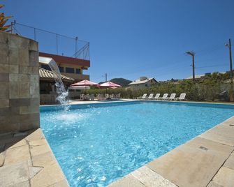 بوسادا فالي ديل سول - بومبينهاس - حوض السباحة
