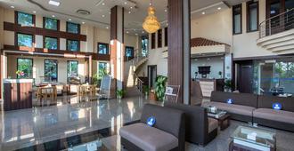 Hotel Central Plaza - Raniyapur - Lobby