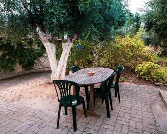 Charming Garden Retreat in Pedrogao Grande - Pedrógão Grande - Patio