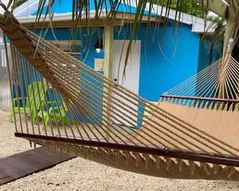 Happy Hour Across The Street From The Beach - Treasure Island - Patio