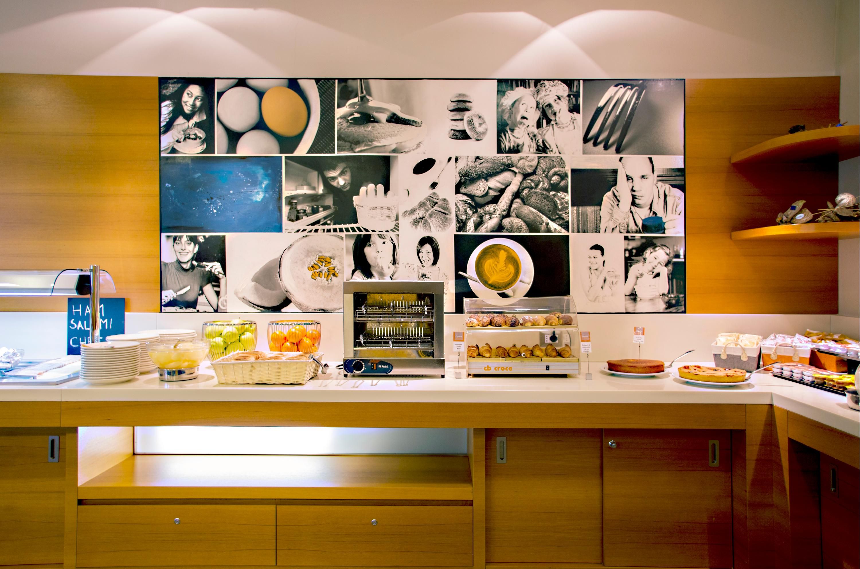 Holiday Inn Express Milan - Malpensa Airport By IHG thumbnail 3