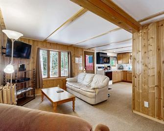 Quaint Lake Escape - Eagle River