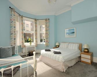 Loveliest Homes Paignton - Sea Front location with parking - Paignton - Bedroom