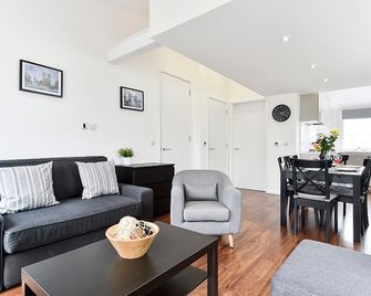Deluxe London Bridge Apartment - London - Living room