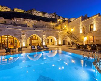 Kayakapi Premium Caves Cappadocia - אורגופ - בריכה