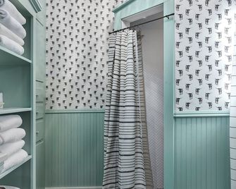 Stonewall Main Haus - Sleeps 6 - Stonewall - Baño