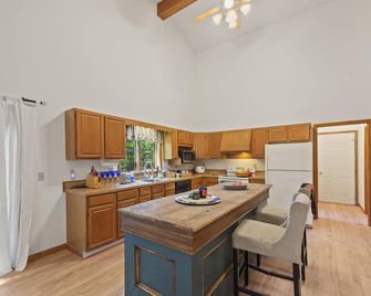 Spacious Home to Create Memories - access to Bay river and beaches - Long Neck - Kitchen